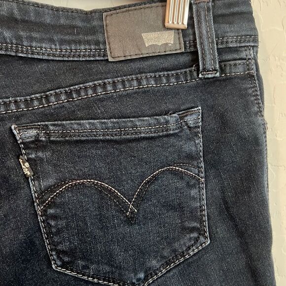 Levi bold curve low rise skinny raw cut hem Bermuda short 11M - Picture 5 of 9